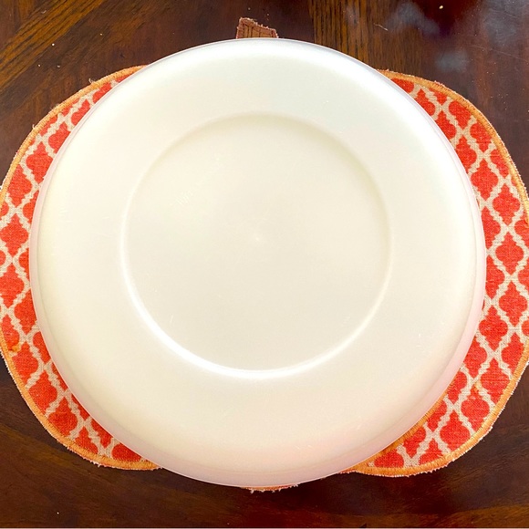 10” Tupperware 1708-5 Divided Serving Tray - Picture 2 of 5